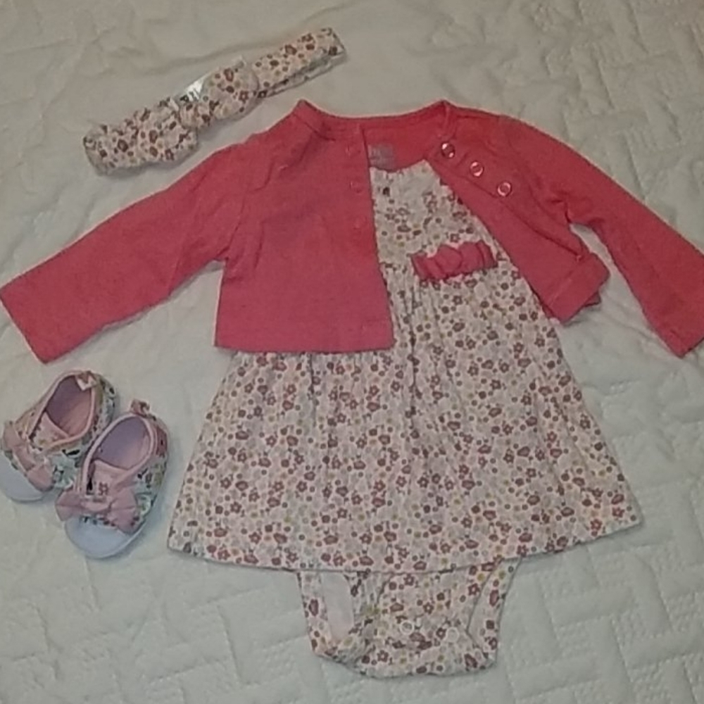 Carter's outfit